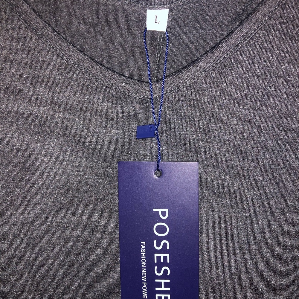 Gray poseshe dress.